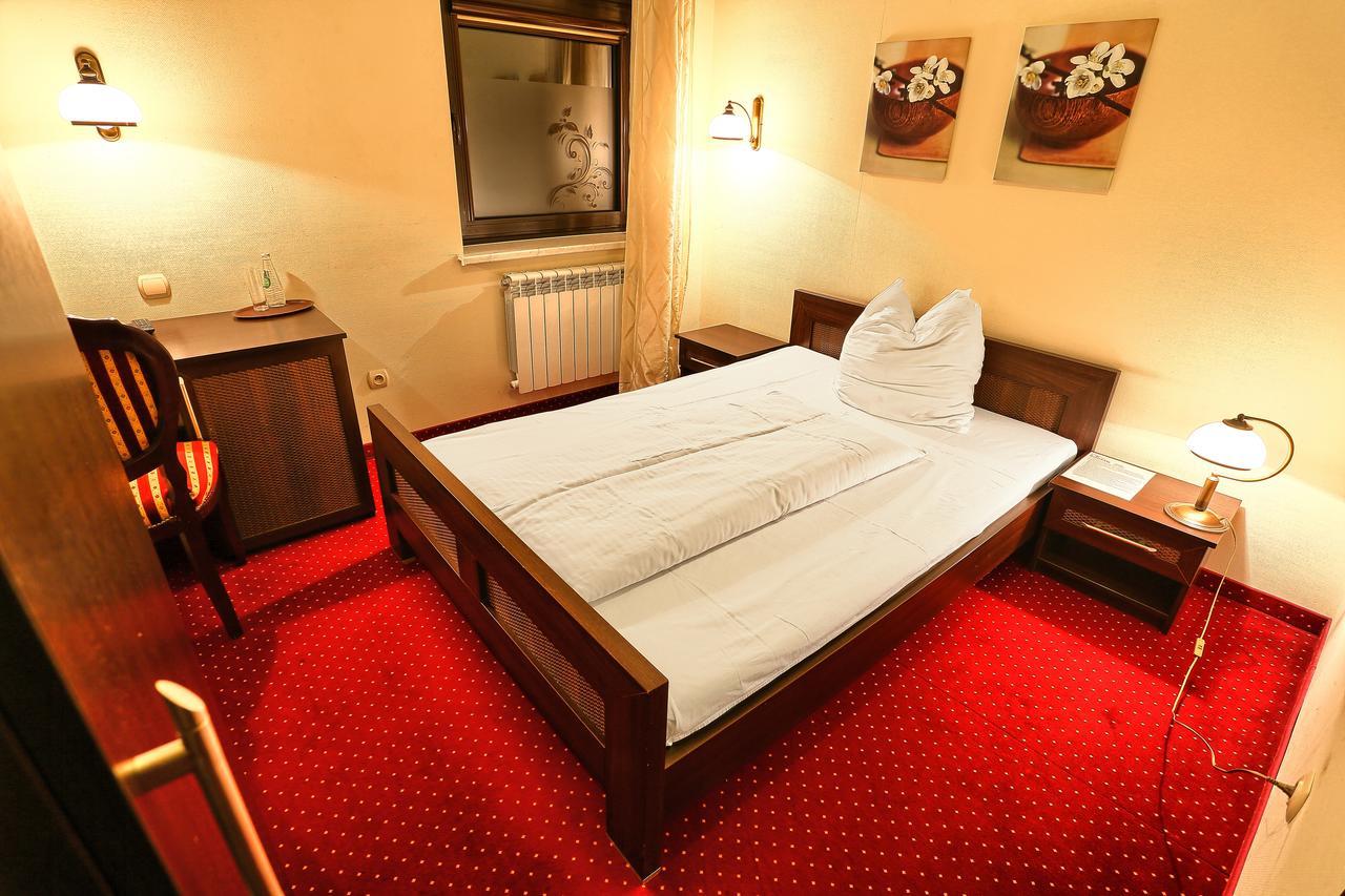 Hotel Zodiak Radomsko Exteriör bild