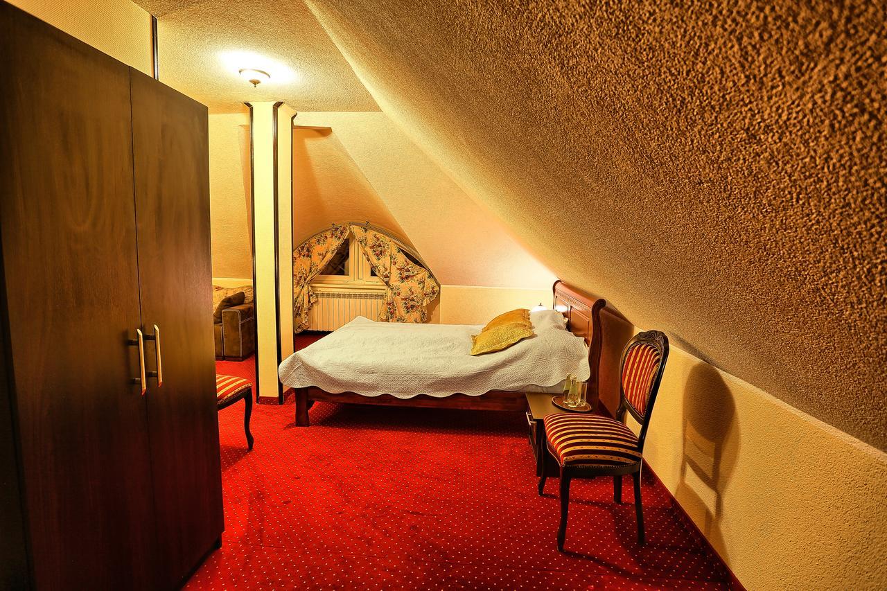 Hotel Zodiak Radomsko Exteriör bild