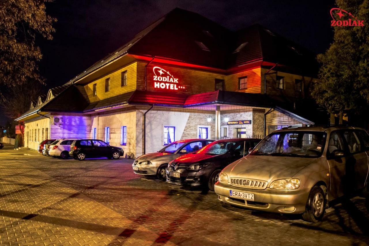 Hotel Zodiak Radomsko Exteriör bild